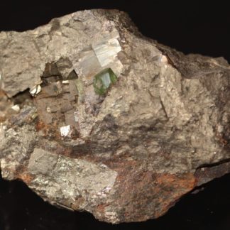 Ludlamite et pyrite, mine de Salsigne, Aude.