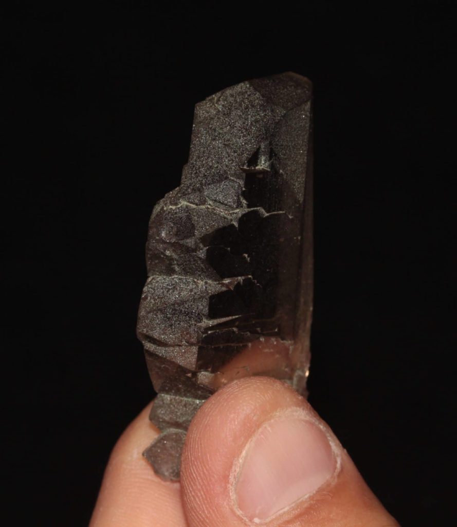 Gwindel, quartz fumé vrillé, Aiguille de Talèfre, Mont-Blanc, Haute-Savoie.