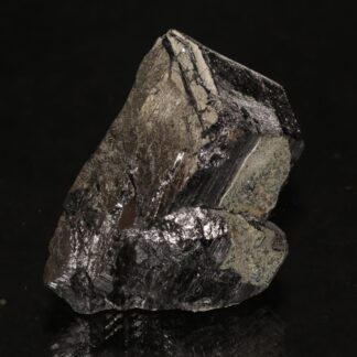 Cristal de wolframite provenant des mines de Panasqueira au Portugal.