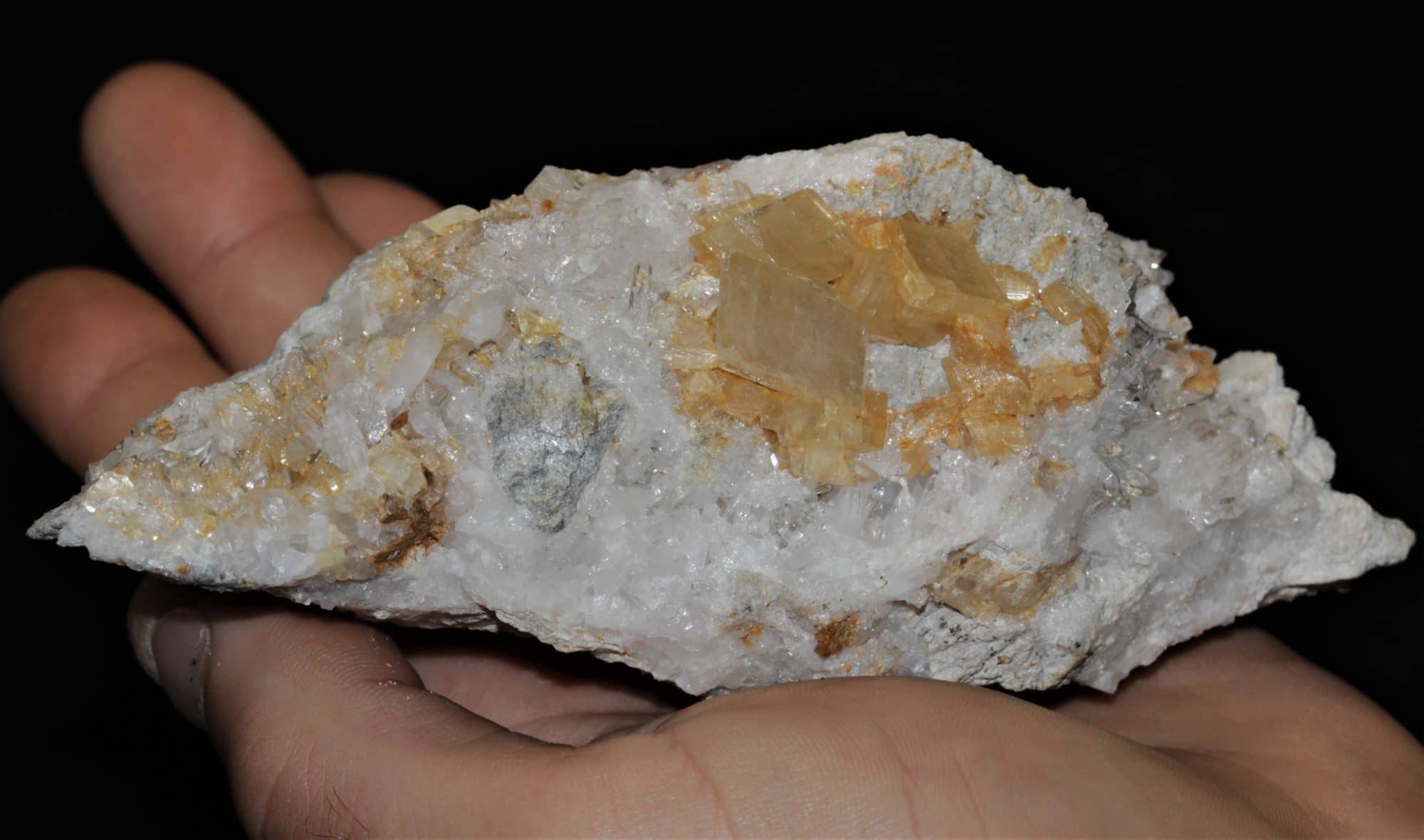 Cristal de Dolomite, mine de Saint-Pierre-de-Mésage, Isère.