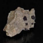 Fluorite sur quartz, carrière de Nouaillas, Ambazac, Haute-Vienne.
