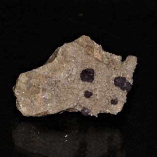 Fluorite sur quartz, carrière de Nouaillas, Ambazac, Haute-Vienne.