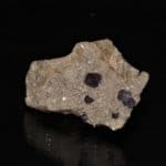 Fluorite sur quartz, carrière de Nouaillas, Ambazac, Haute-Vienne.