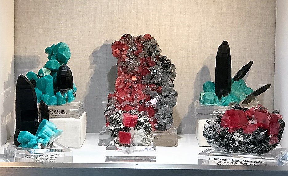 Rhodochrosite et cristaux de quartz morion avec Amazonite, Colorado, USA.