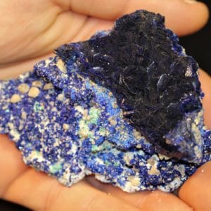 Cristaux d'azurite, halloysite et quartz, mine de Chessy, Rhône.