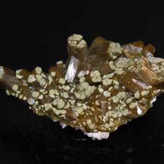 Pyromorphite de la mine des Farges, près d'Ussel, Corrèze.