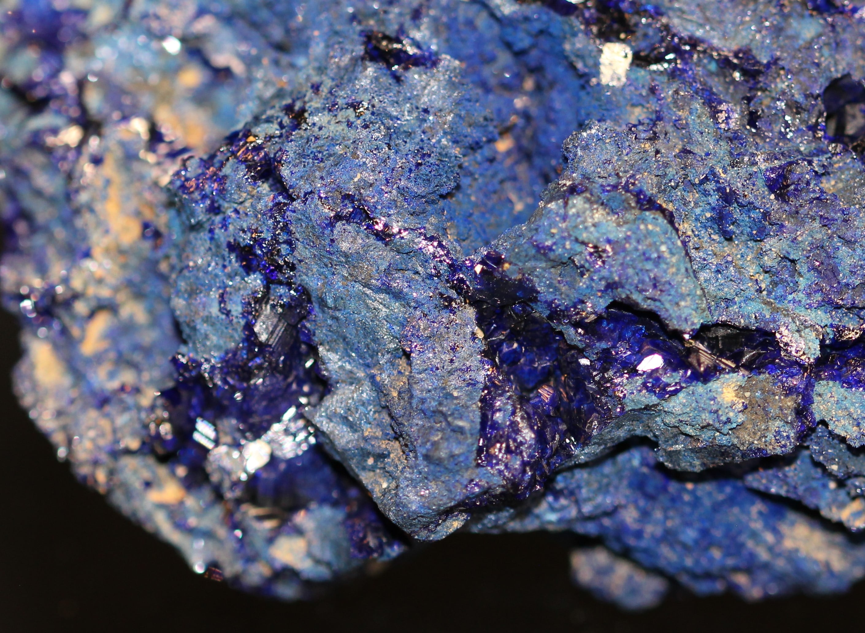 Nodule d'azurite bleu roy, mine de Chessy, Rhône-Alpes.