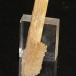 Stibiconite après stibine avec valentinite, Zacatecas, Mexique.