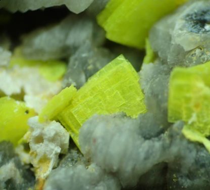 Autunite et quartz fumé de Vénachat en Haute-Vienne (Limousin).