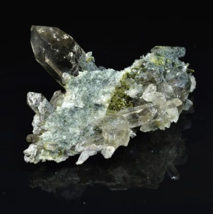 Quartz et épidote, La Toura, Les Deux Alpes, Oisans, Isère.