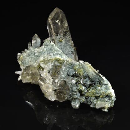 Quartz et épidote, La Toura, Les Deux Alpes, Oisans, Isère.