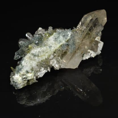 Quartz et épidote, La Toura, Les Deux Alpes, Oisans, Isère.