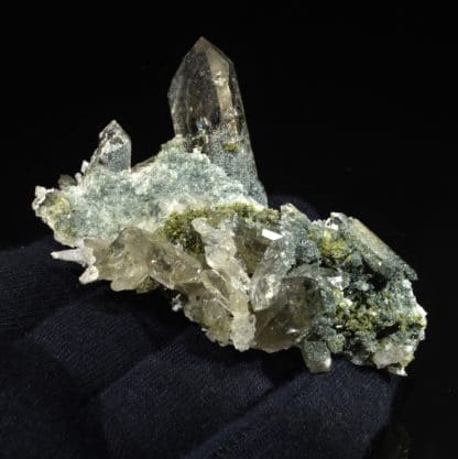 Quartz et épidote, La Toura, Les Deux Alpes, Oisans, Isère.