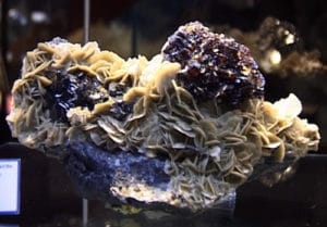 Cristaux de sphalérite (blende) et sidérite de la mine de La Mure (Isère).