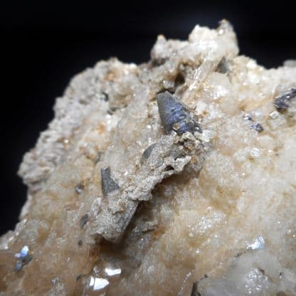 Anatases sur quartz, La Lauzière, Savoie.