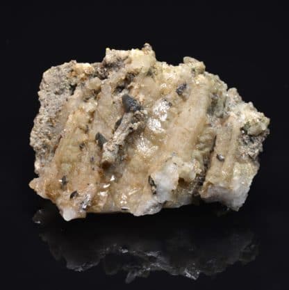 Anatases sur quartz, La Lauzière, Savoie.