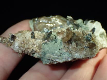 Anatase, rutile et quartz, Entre Deux Roches, La Lauzière en Savoie.