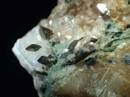 Anatase, rutile et quartz, Entre Deux Roches, La Lauzière en Savoie.