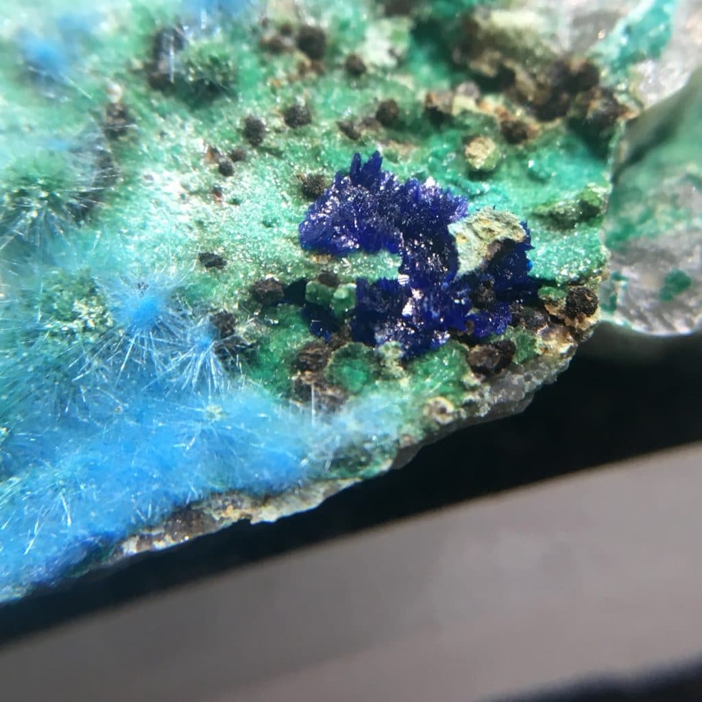 Cyanotrichite et parnauite, Mine Cap Garonne, Le Pradet, Var.