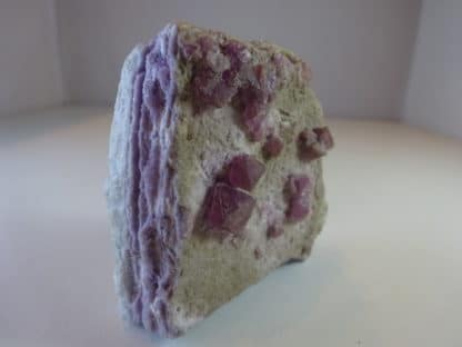 Fluorite violette de la mine Maine-Reclesne, Saône-et-Loire.