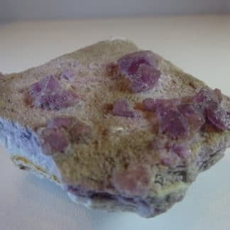 Fluorite violette de la mine Maine-Reclesne, Saône-et-Loire.