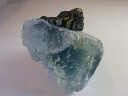 Chalcopyrite et quartz, sur fluorine bleue, Le Burg, Tarn. (81)