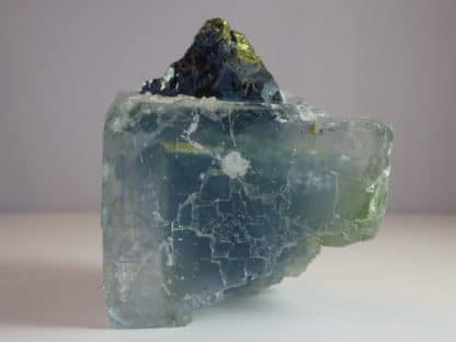 Chalcopyrite et quartz sur fluorine bleue, mine du Burc, Le Burg, Tarn.