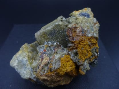 Fluorine et smithsonite, carrière du Rivet, Peyrebrune, Tarn.