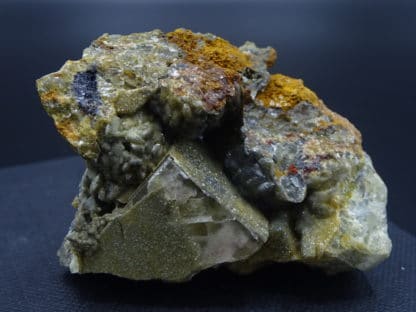 Fluorine et smithsonite, carrière du Rivet, Peyrebrune, Tarn.