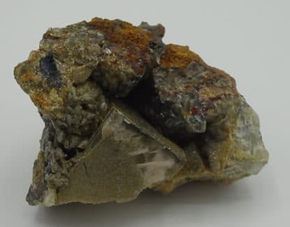 Fluorine et smithsonite, carrière du Rivet, Peyrebrune, Tarn.