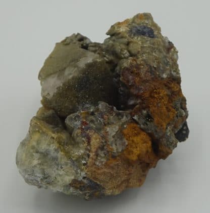 Fluorine et smithsonite, carrière du Rivet, Peyrebrune, Tarn.