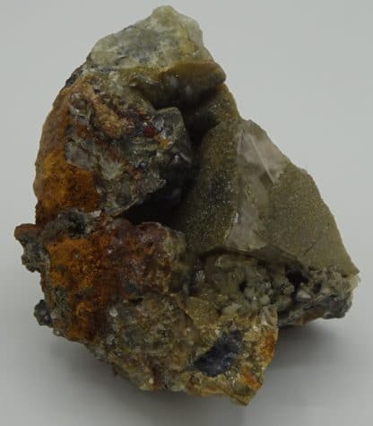 Fluorine et smithsonite, carrière du Rivet, Peyrebrune, Tarn.