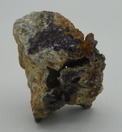 Fluorine et smithsonite, carrière du Rivet, Peyrebrune, Tarn.