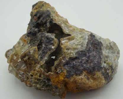 Fluorine et smithsonite, carrière du Rivet, Peyrebrune, Tarn.