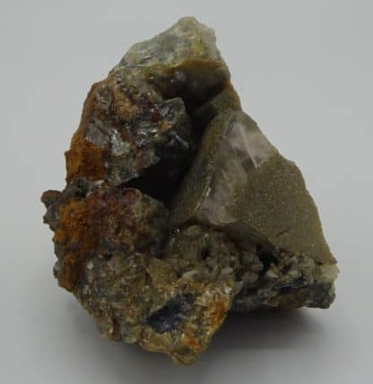 Fluorine et smithsonite, carrière du Rivet, Peyrebrune, Tarn.