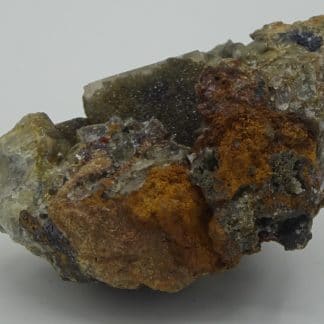 Fluorine et smithsonite, carrière du Rivet, Peyrebrune, Tarn.