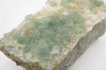 Fluorite verte sur quartz, Fiesch, Goms, Valais, Suisse.