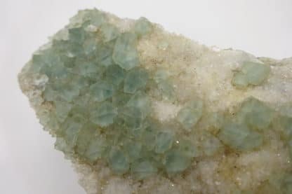 Fluorite verte sur quartz, Fiesch, Goms, Valais, Suisse.