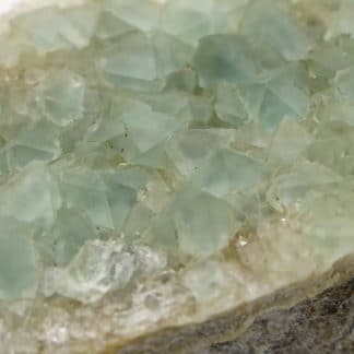 Fluorite verte sur quartz, Fiesch, Goms, Valais, Suisse.