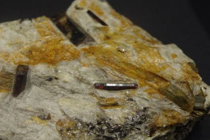 Staurolite et Disthène sur Paragonite, Pizzo Forno, Tessin, Suisse.