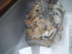 Sidérite, chalcopyrite, et tétraédrite de Baïgorri (mine de Banca ?), France.