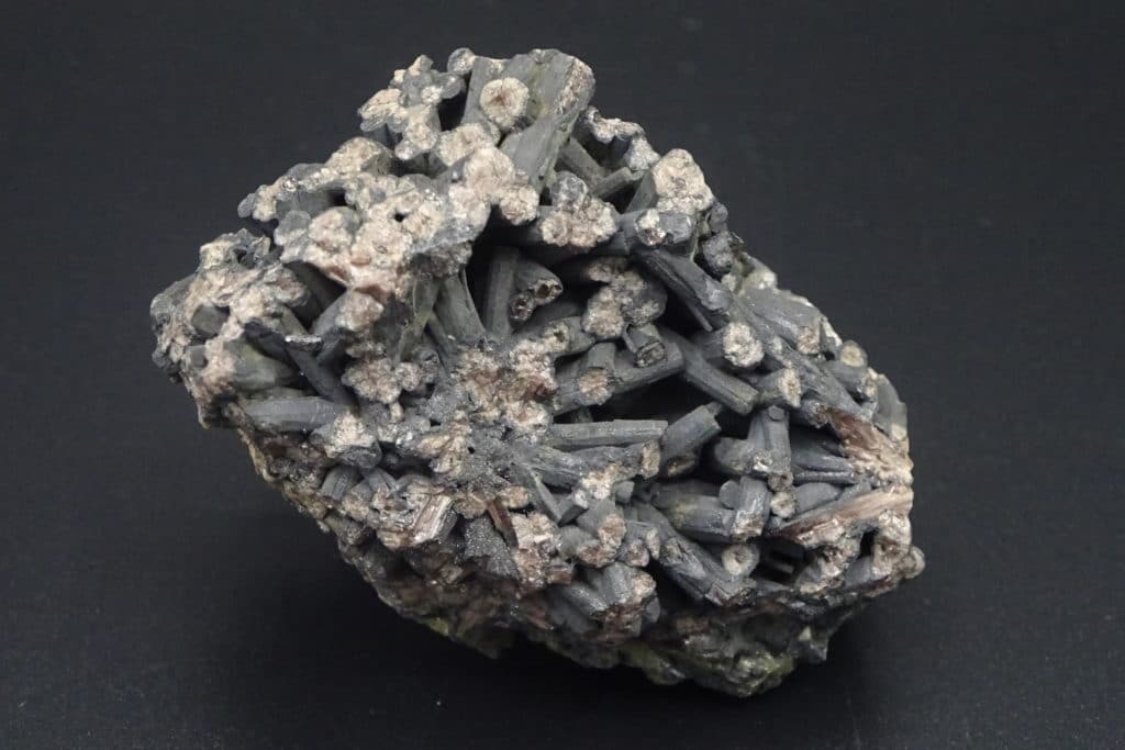 Sexangulite (pyromorphite en galène), Huelgoat, Finistère, Bretagne.