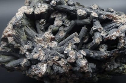 Sexangulite (pyromorphite en galène), Huelgoat, Finistère, Bretagne.