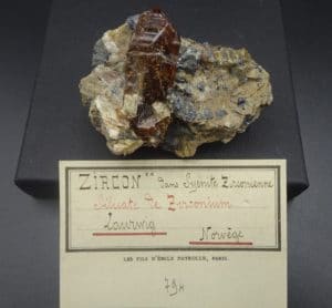 Zircon en provenance de Larvik, Vestfold, Norvège.