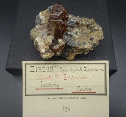 Zircon en provenance de Larvik, Vestfold, Norvège.