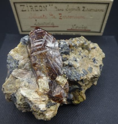 Zircon en provenance de Larvik, Vestfold, Norvège.