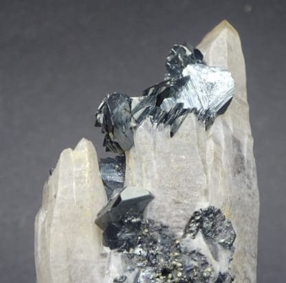 Hématite sur Quartz, Rio Marina, Ile d'Elbe, Italie.