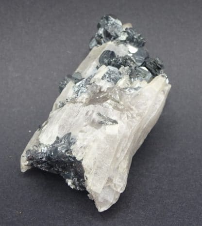 Hématite sur Quartz, Rio Marina, Ile d'Elbe, Italie.