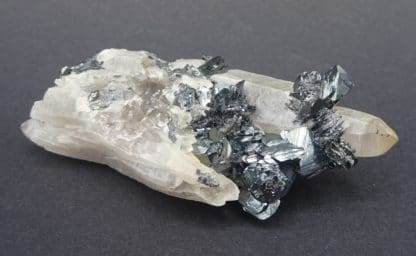 Hématite sur Quartz, Rio Marina, Ile d'Elbe, Italie.