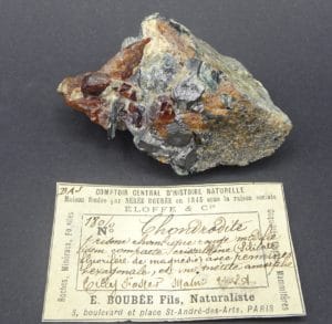 Chondrodite, magnétite et clinochlore, Tilly Foster Mine, New York, USA.